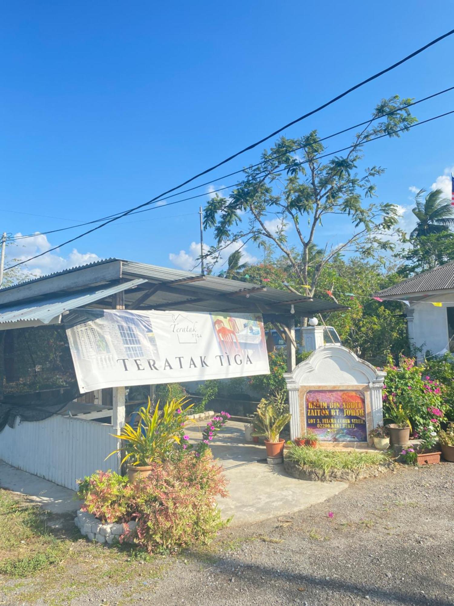 Teratak Tiga Homestay Padang Besar Kaki Bukit Ngoại thất bức ảnh